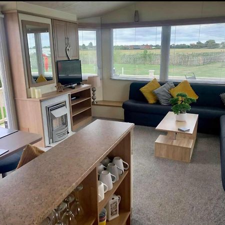 8 Berth 3 Bed Caravan Golden Palm Ml9 Чапъл Сейнт Лионардс Екстериор снимка