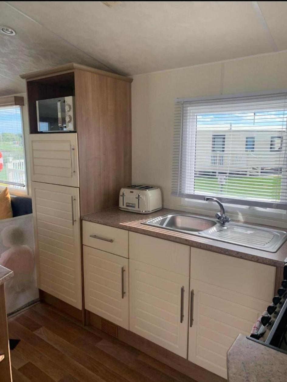 8 Berth 3 Bed Caravan Golden Palm Ml9 Чапъл Сейнт Лионардс Екстериор снимка